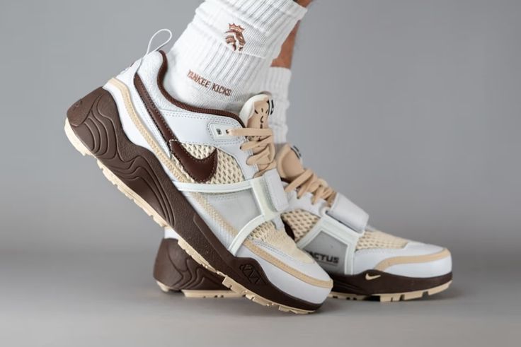 Nike Zoom Field Jaxx Travis Scott Light Chocolate