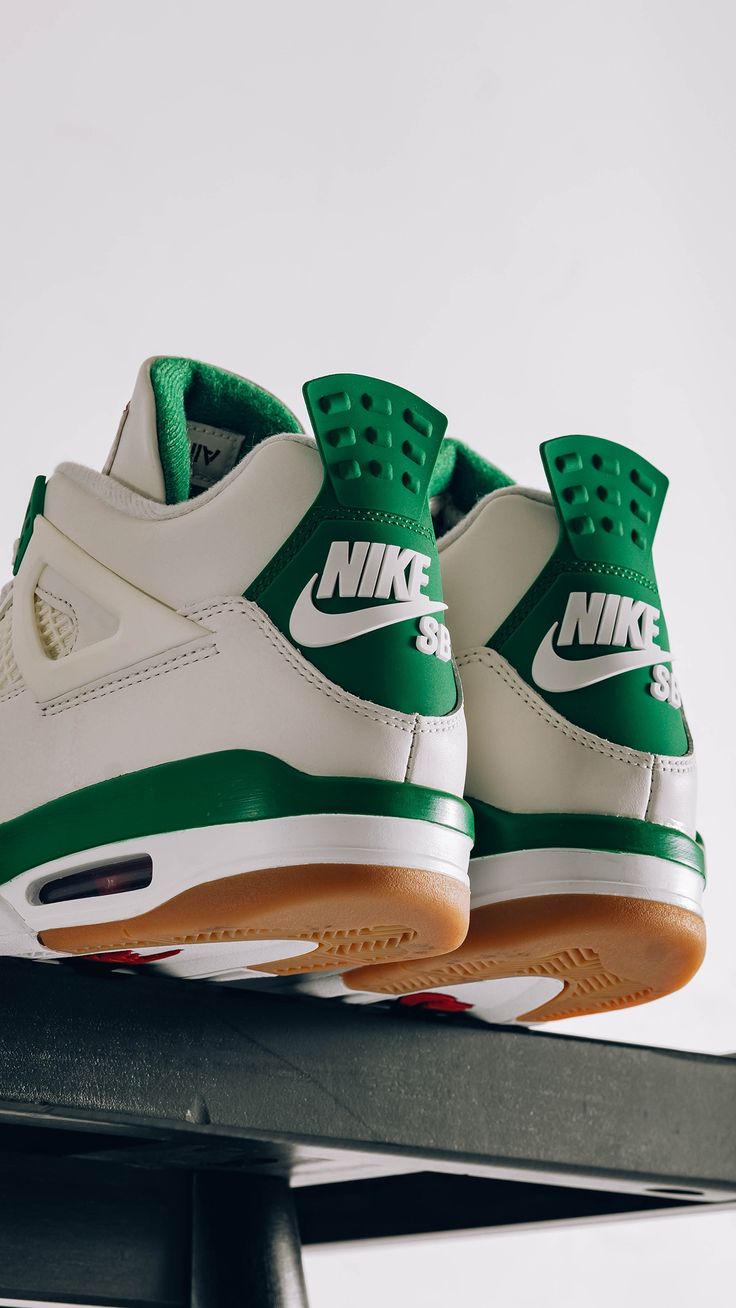 Nike SB x Air Jordan 4 Retro Pine Green