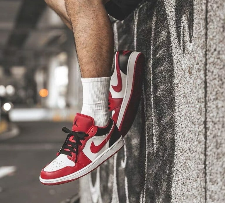 Air Jordan 1 Low Bulls