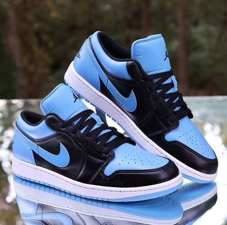 Air Jordan 1 Low University Blue